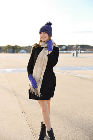 Woman wearing a black dress with some accessories 